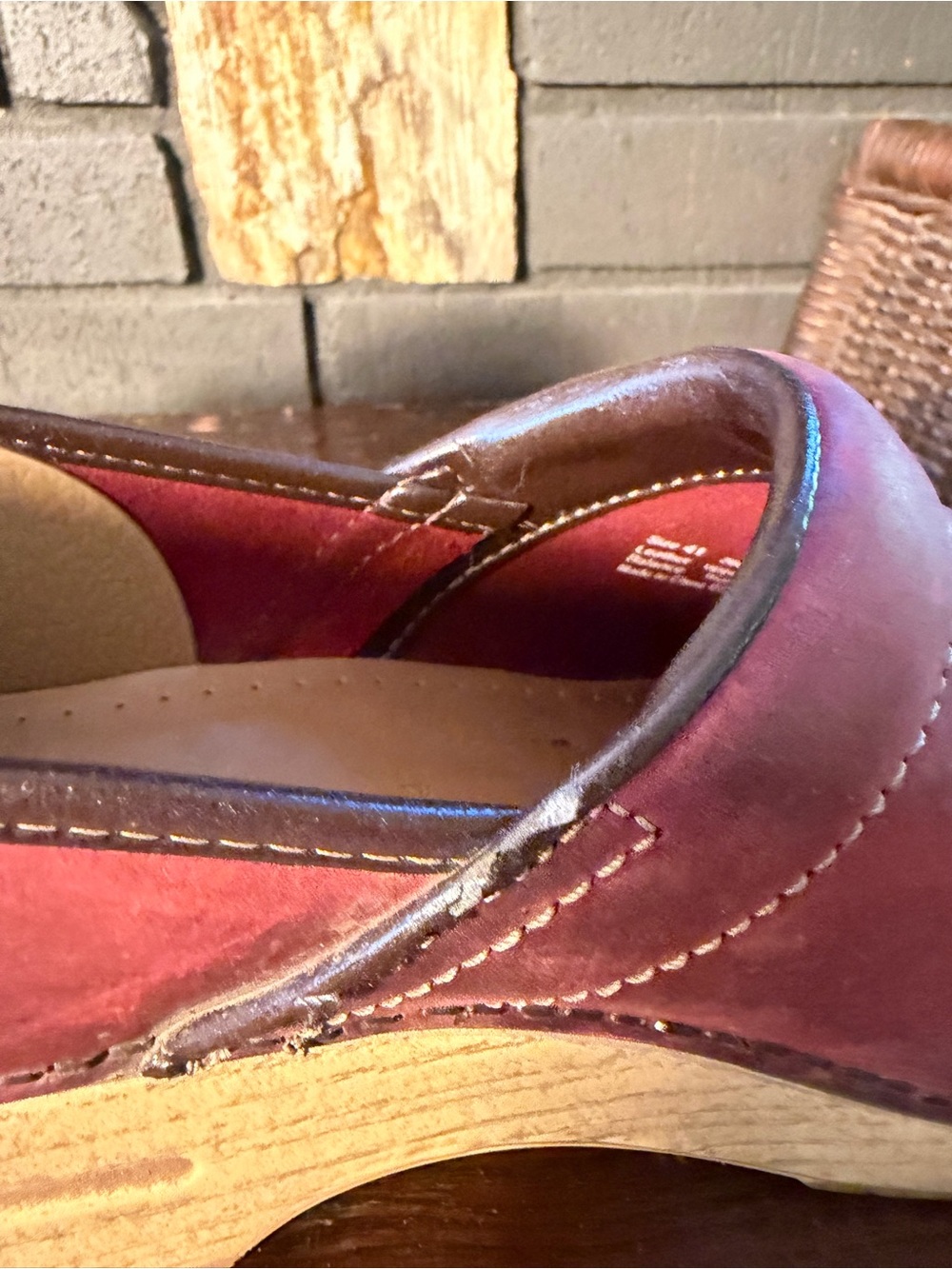 Dansko women’s clogs - burgundy - Picture 5 of 6